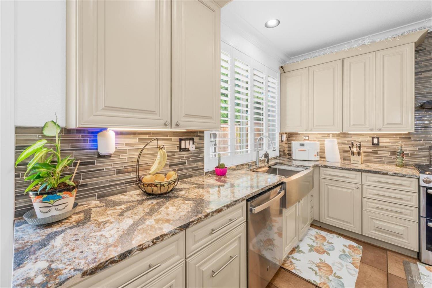 Detail Gallery Image 14 of 56 For 2541 Rowe Dr, Fairfield,  CA 94533 - 5 Beds | 3 Baths