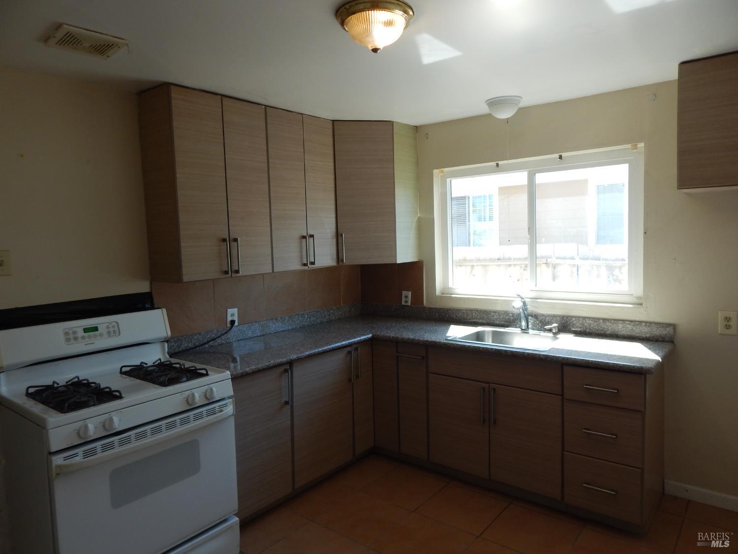 Detail Gallery Image 12 of 29 For 2854 16th St, San Pablo,  CA 94806 - 3 Beds | 1 Baths