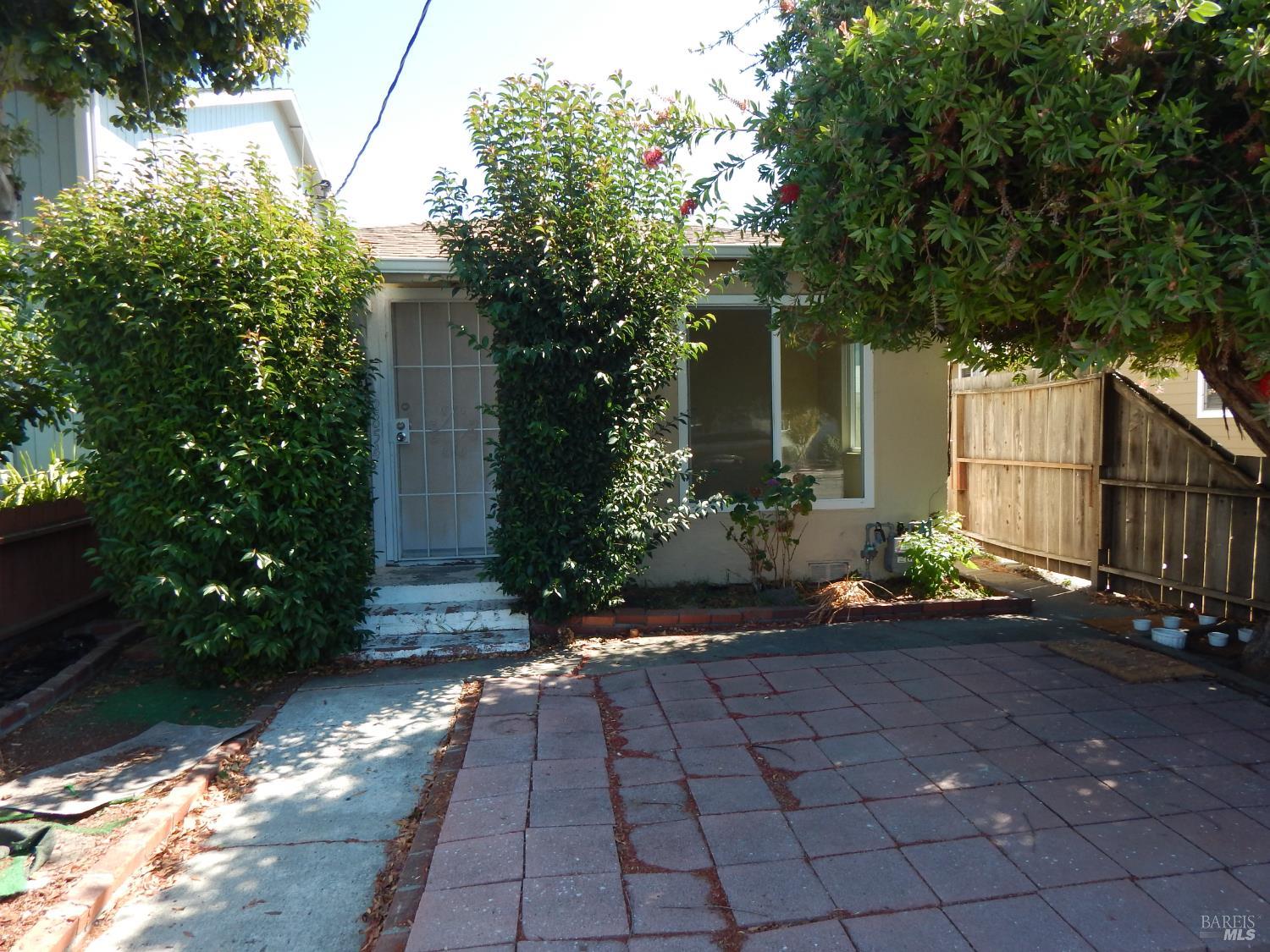 Detail Gallery Image 2 of 29 For 2854 16th St, San Pablo,  CA 94806 - 3 Beds | 1 Baths