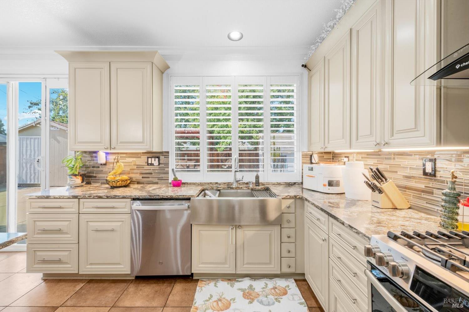 Detail Gallery Image 15 of 56 For 2541 Rowe Dr, Fairfield,  CA 94533 - 5 Beds | 3 Baths