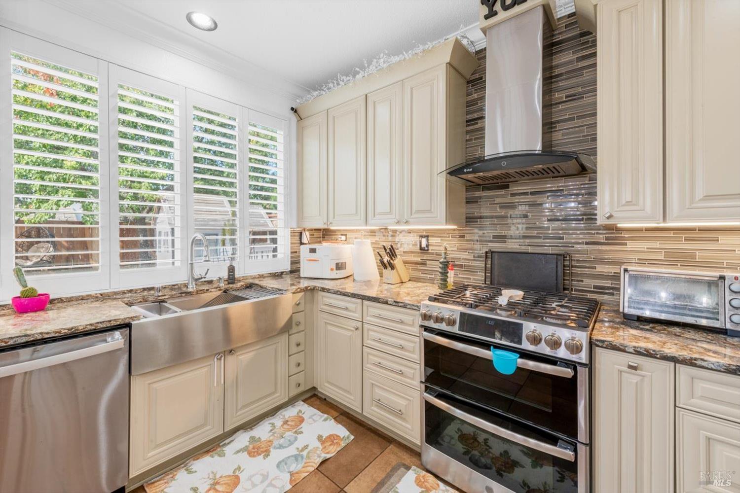 Detail Gallery Image 16 of 56 For 2541 Rowe Dr, Fairfield,  CA 94533 - 5 Beds | 3 Baths