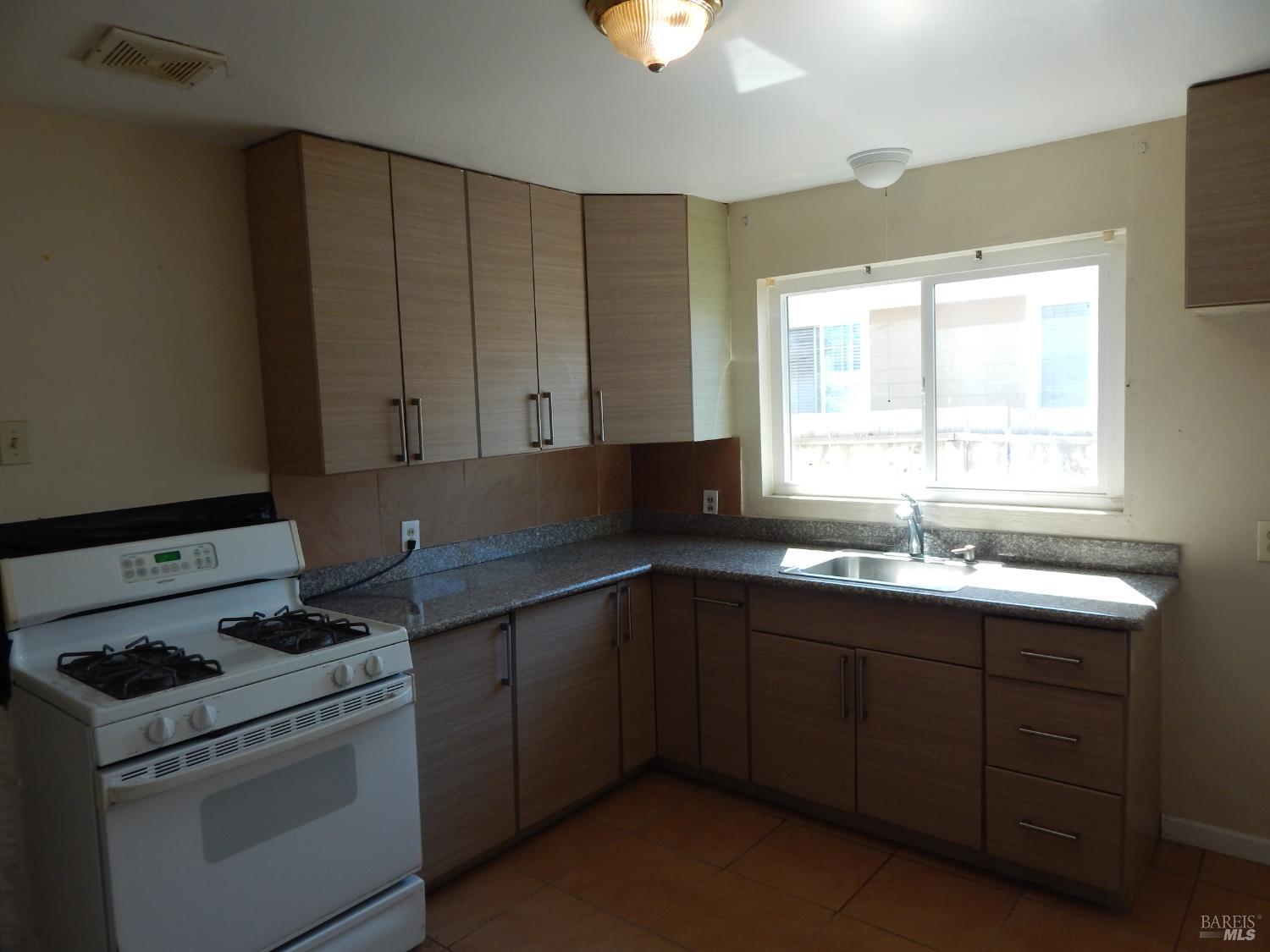 Detail Gallery Image 13 of 29 For 2854 16th St, San Pablo,  CA 94806 - 3 Beds | 1 Baths