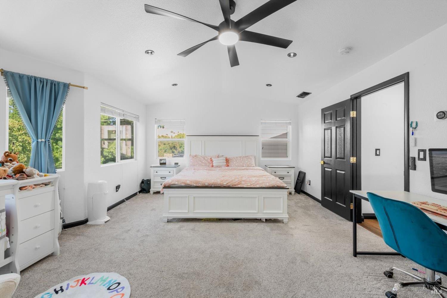 Detail Gallery Image 22 of 56 For 2541 Rowe Dr, Fairfield,  CA 94533 - 5 Beds | 3 Baths