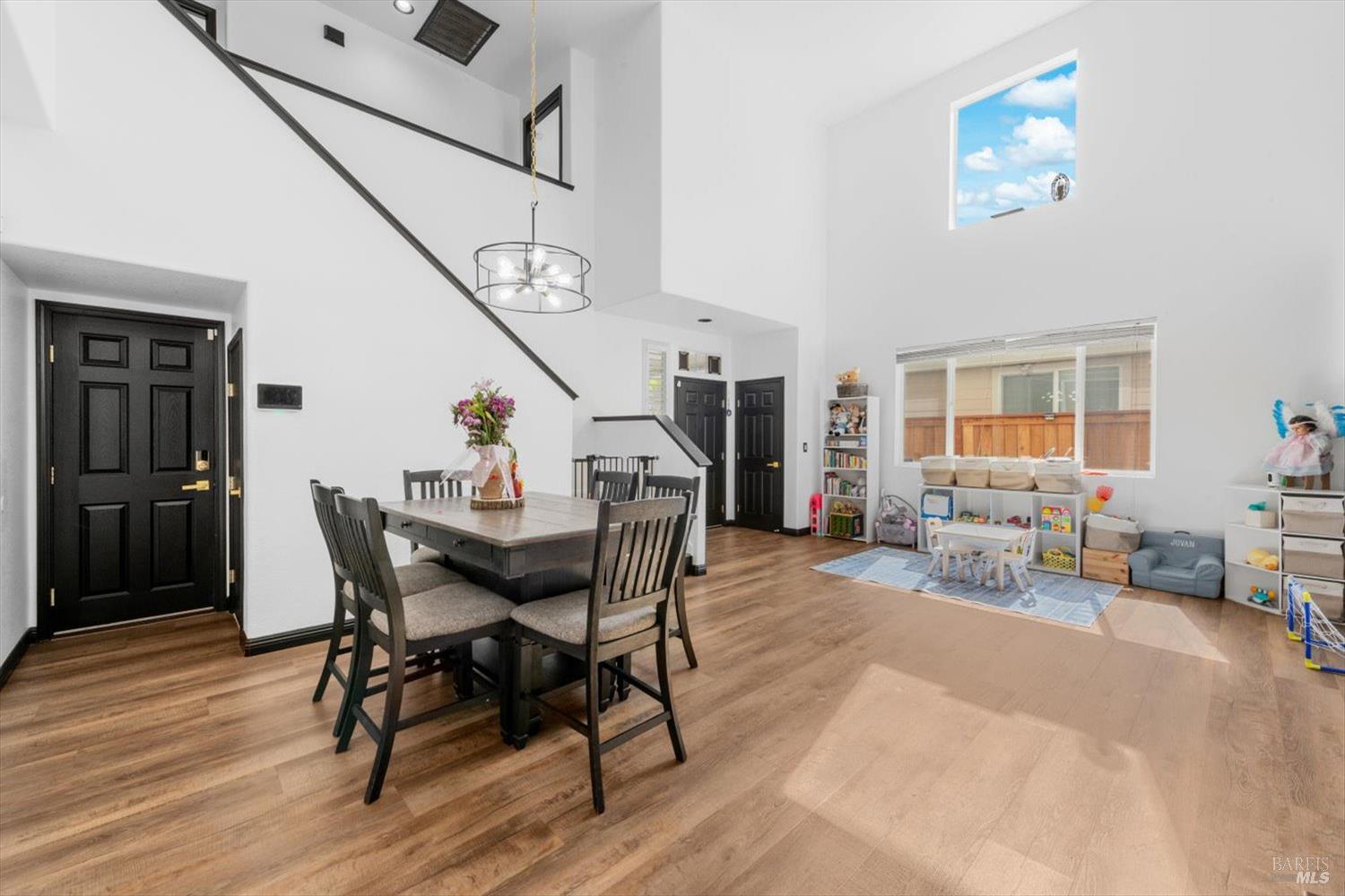 Detail Gallery Image 7 of 56 For 2541 Rowe Dr, Fairfield,  CA 94533 - 5 Beds | 3 Baths