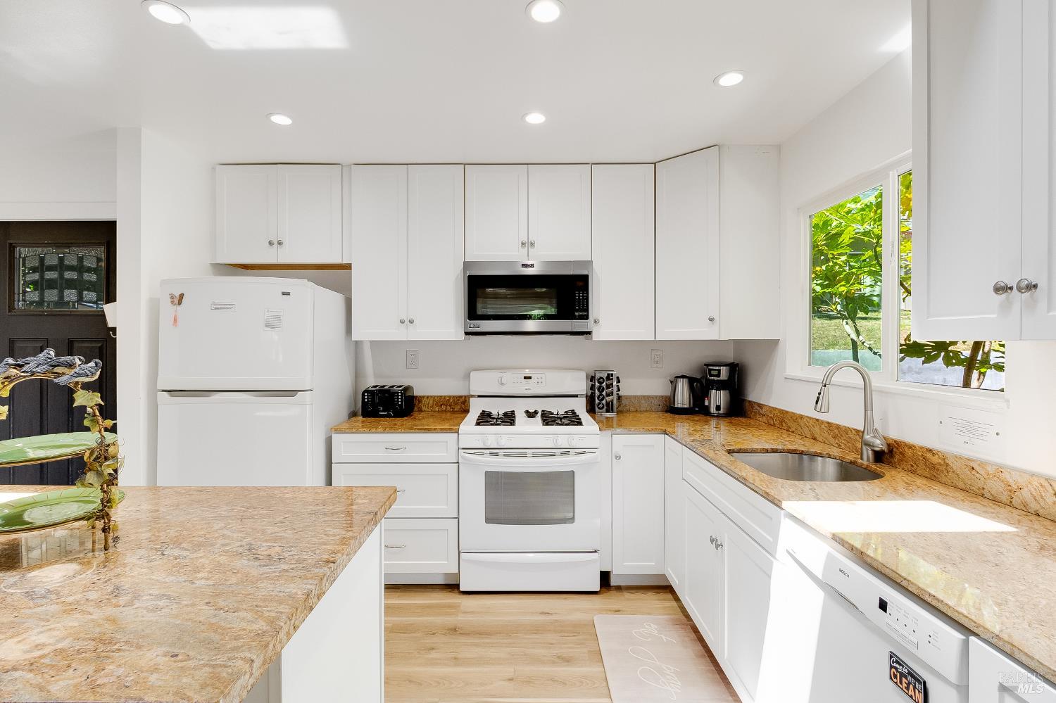 Detail Gallery Image 32 of 87 For 35550 Ocean View Way, Gualala,  CA 95445 - 3 Beds | 2 Baths