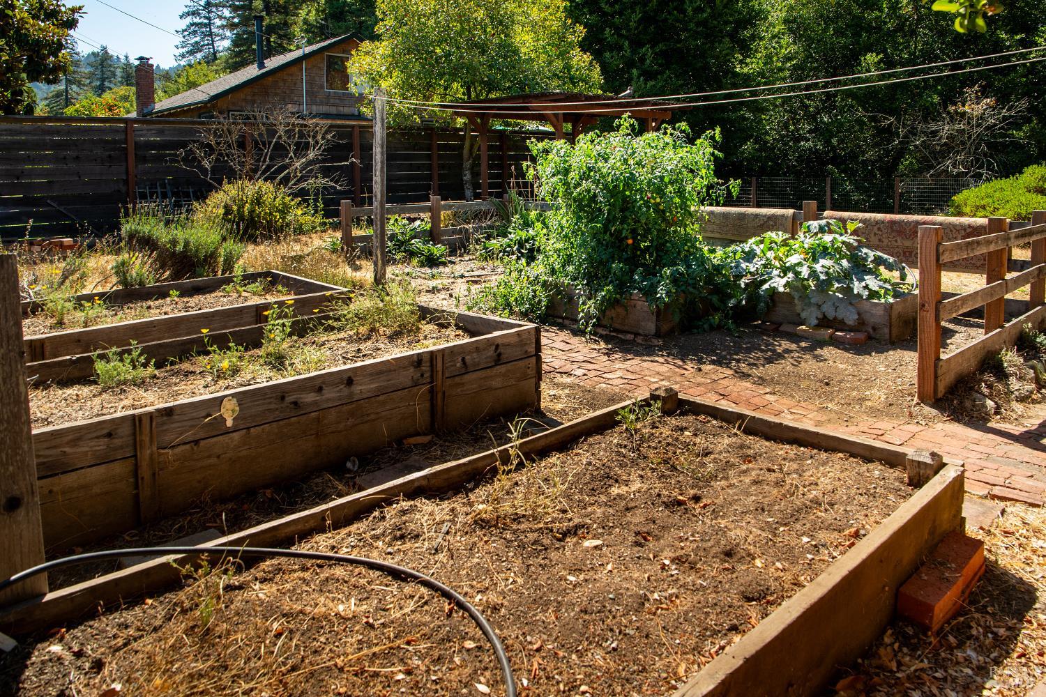 Detail Gallery Image 27 of 35 For 176 Railroad Ave, Woodacre,  CA 94973 - 2 Beds | 2 Baths