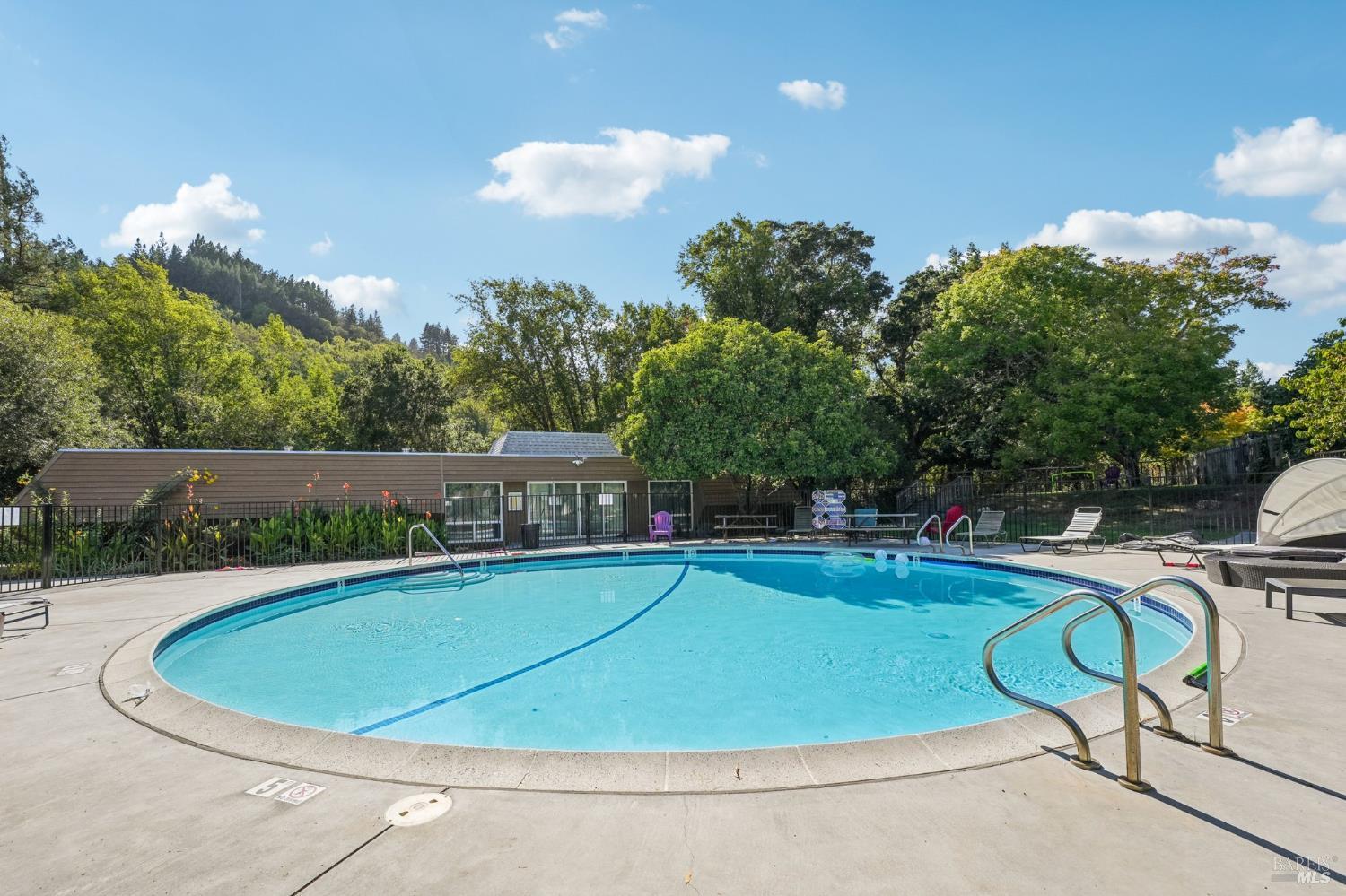 Detail Gallery Image 32 of 36 For 32 Glen Dr, Fairfax,  CA 94930 - 3 Beds | 2 Baths