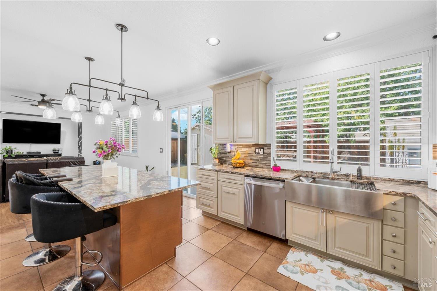 Detail Gallery Image 17 of 56 For 2541 Rowe Dr, Fairfield,  CA 94533 - 5 Beds | 3 Baths