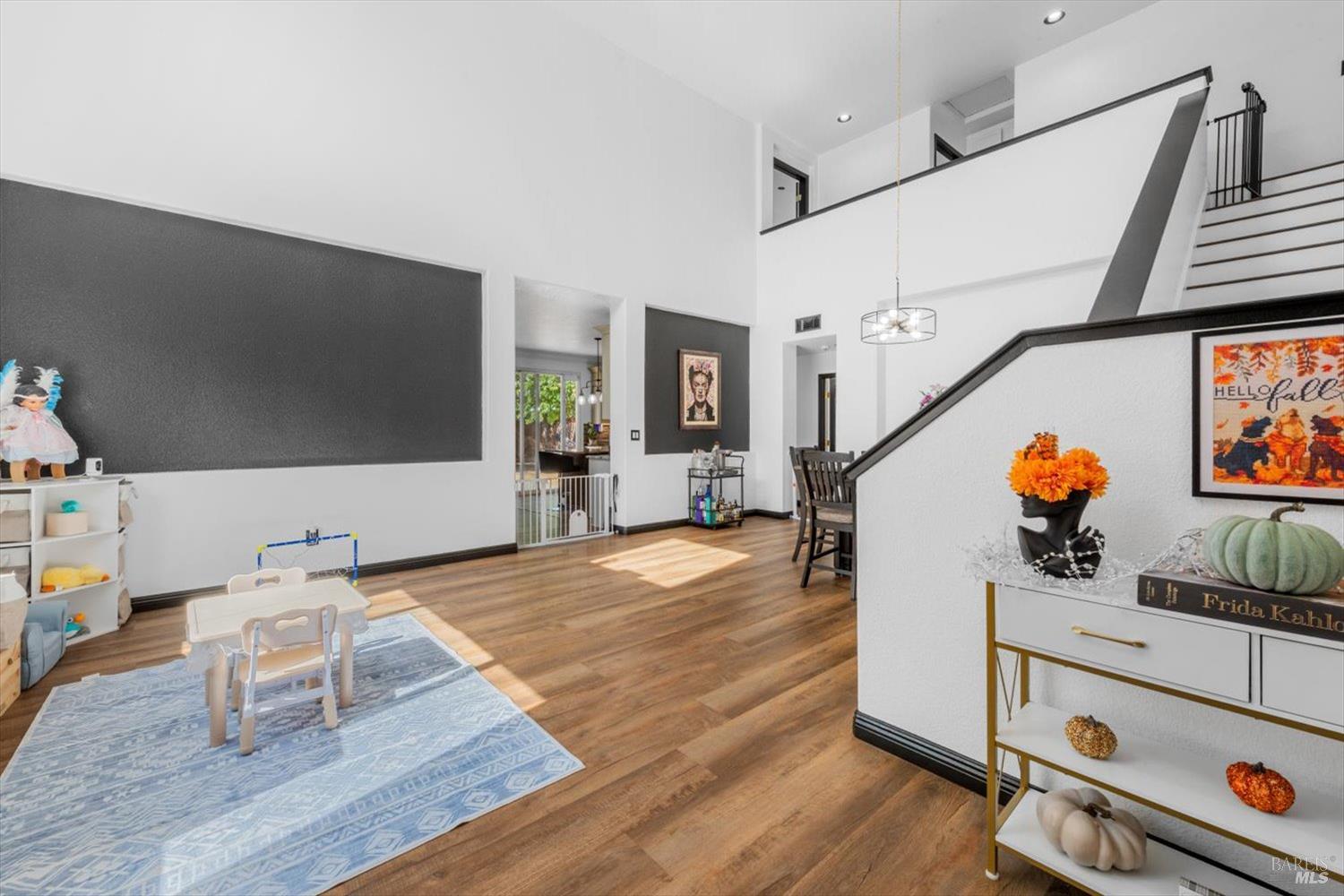 Detail Gallery Image 5 of 56 For 2541 Rowe Dr, Fairfield,  CA 94533 - 5 Beds | 3 Baths