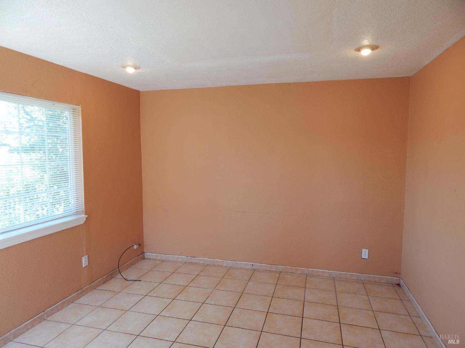 Detail Gallery Image 3 of 22 For 1512 15th St, San Pablo,  CA 94806 - 2 Beds | 1 Baths