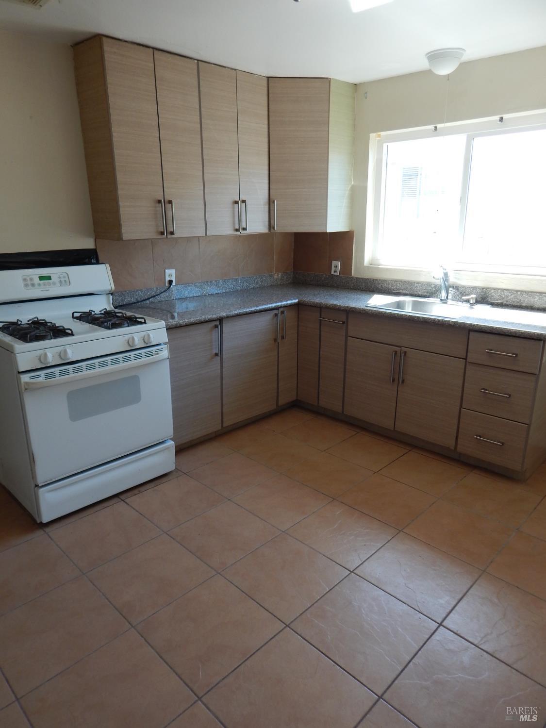 Detail Gallery Image 14 of 29 For 2854 16th St, San Pablo,  CA 94806 - 3 Beds | 1 Baths