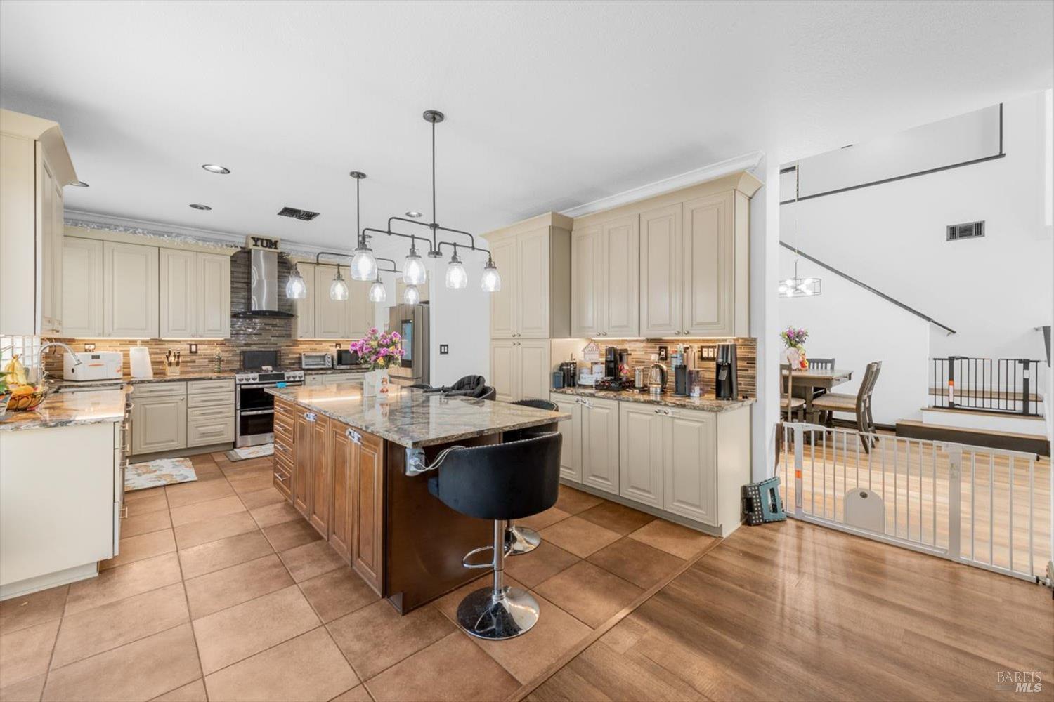 Detail Gallery Image 12 of 56 For 2541 Rowe Dr, Fairfield,  CA 94533 - 5 Beds | 3 Baths