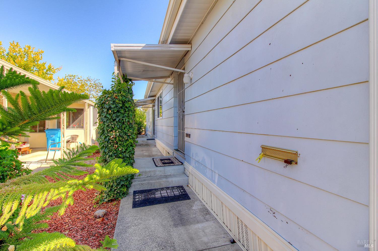 Detail Gallery Image 10 of 30 For 213 Monarch Ct, Santa Rosa,  CA 95401 - 2 Beds | 2 Baths