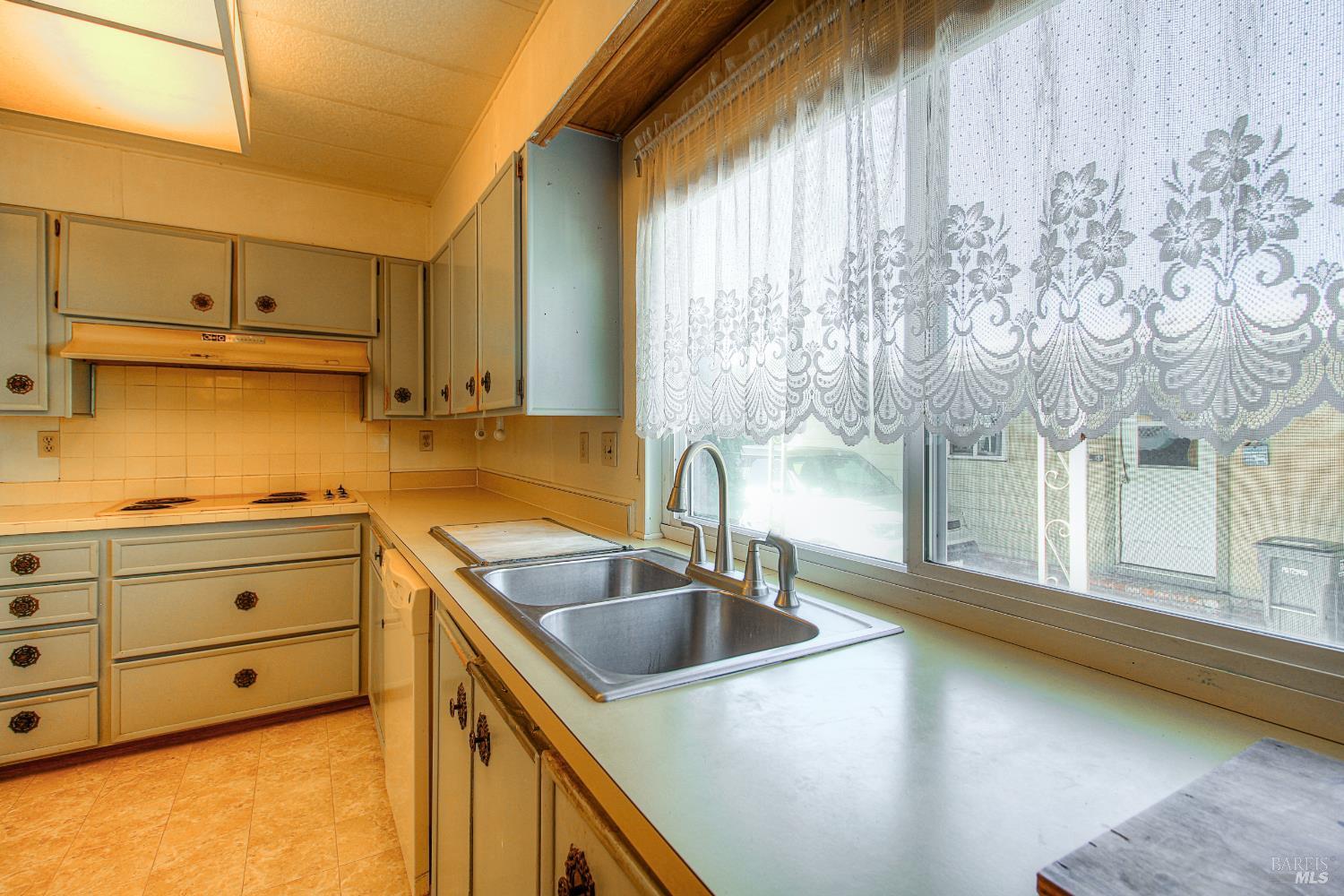 Detail Gallery Image 13 of 30 For 213 Monarch Ct, Santa Rosa,  CA 95401 - 2 Beds | 2 Baths