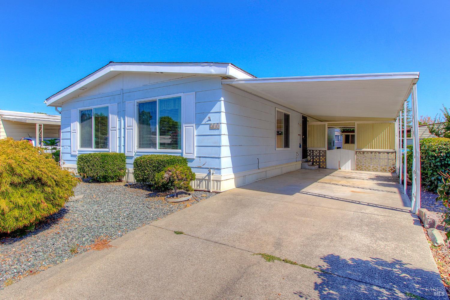 Detail Gallery Image 2 of 30 For 213 Monarch Ct, Santa Rosa,  CA 95401 - 2 Beds | 2 Baths