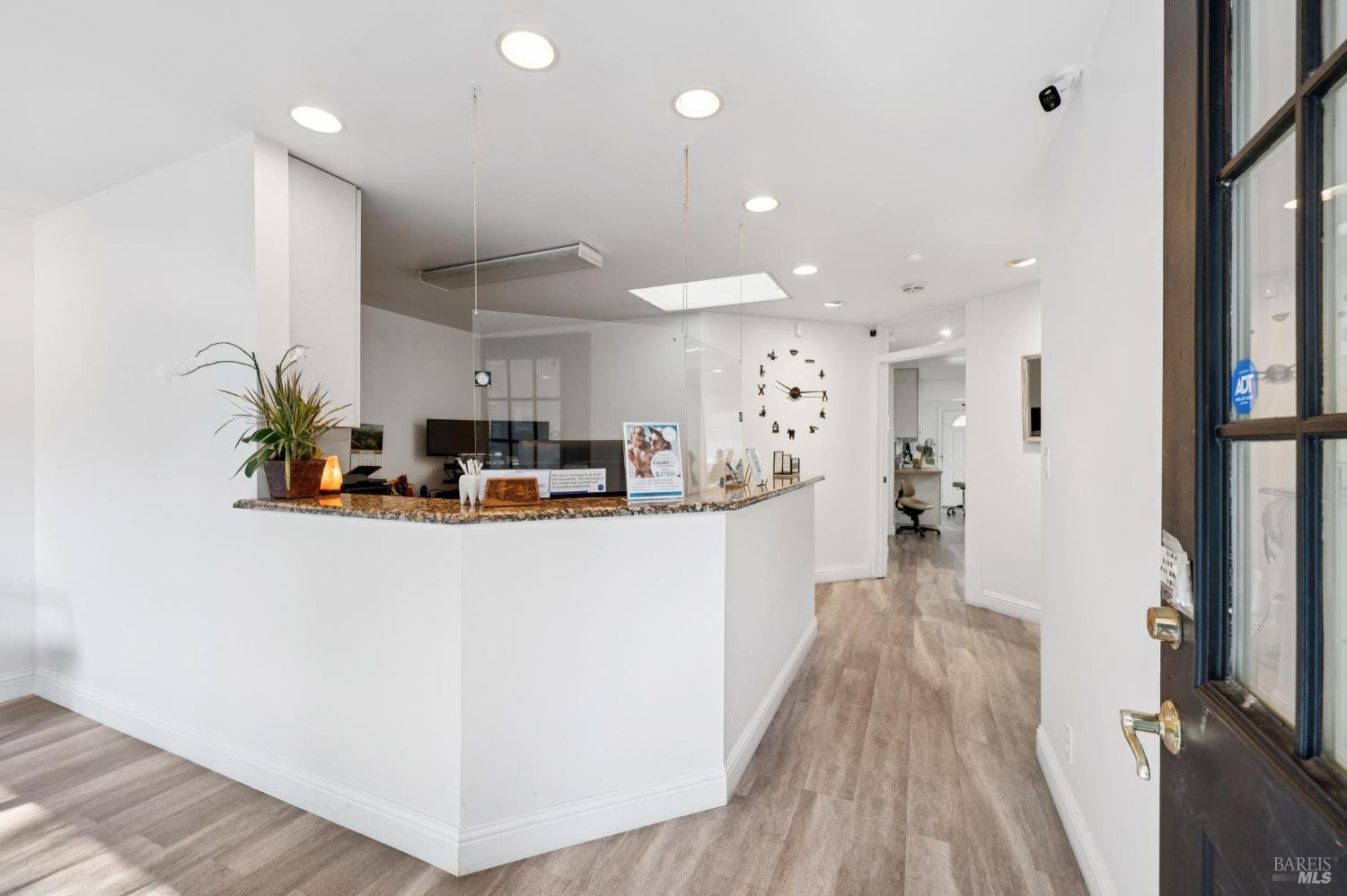 Detail Gallery Image 2 of 10 For 852 Reichert Ave, Novato,  CA 94945 - – Beds | – Baths