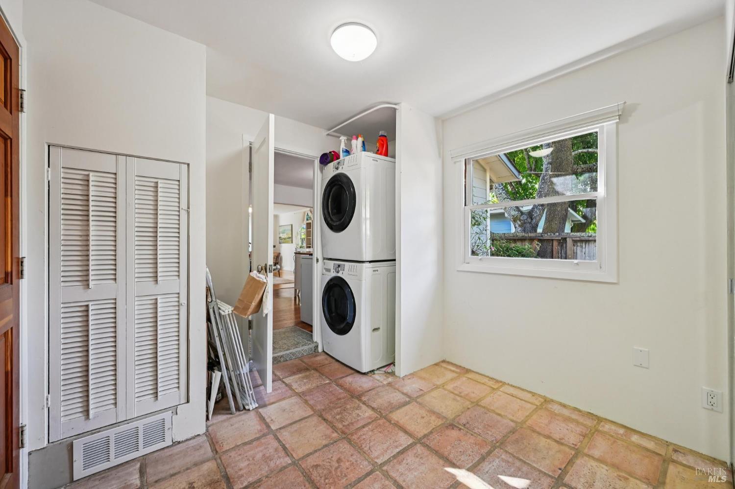 Detail Gallery Image 23 of 39 For 211 the Alameda Unkn, San Anselmo,  CA 94960 - 2 Beds | 2 Baths