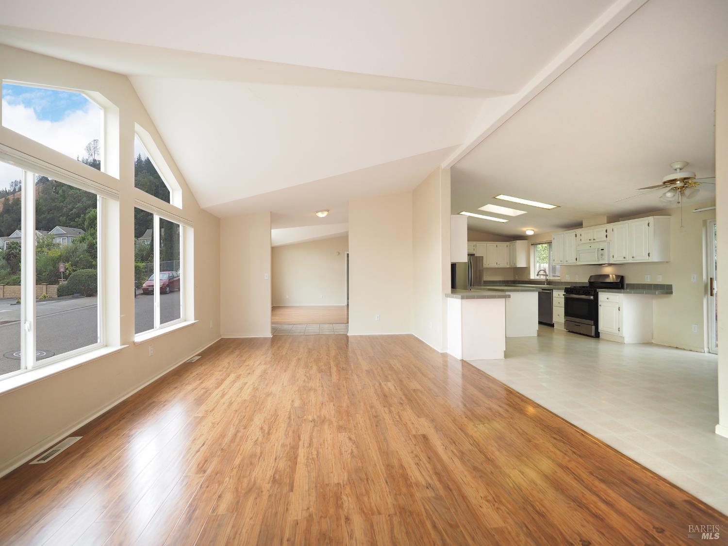 Detail Gallery Image 10 of 50 For 115 School House Ln, Geyserville,  CA 95441 - – Beds | – Baths