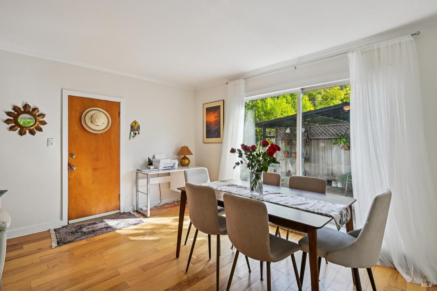 Detail Gallery Image 13 of 39 For 211 the Alameda Unkn, San Anselmo,  CA 94960 - 2 Beds | 2 Baths