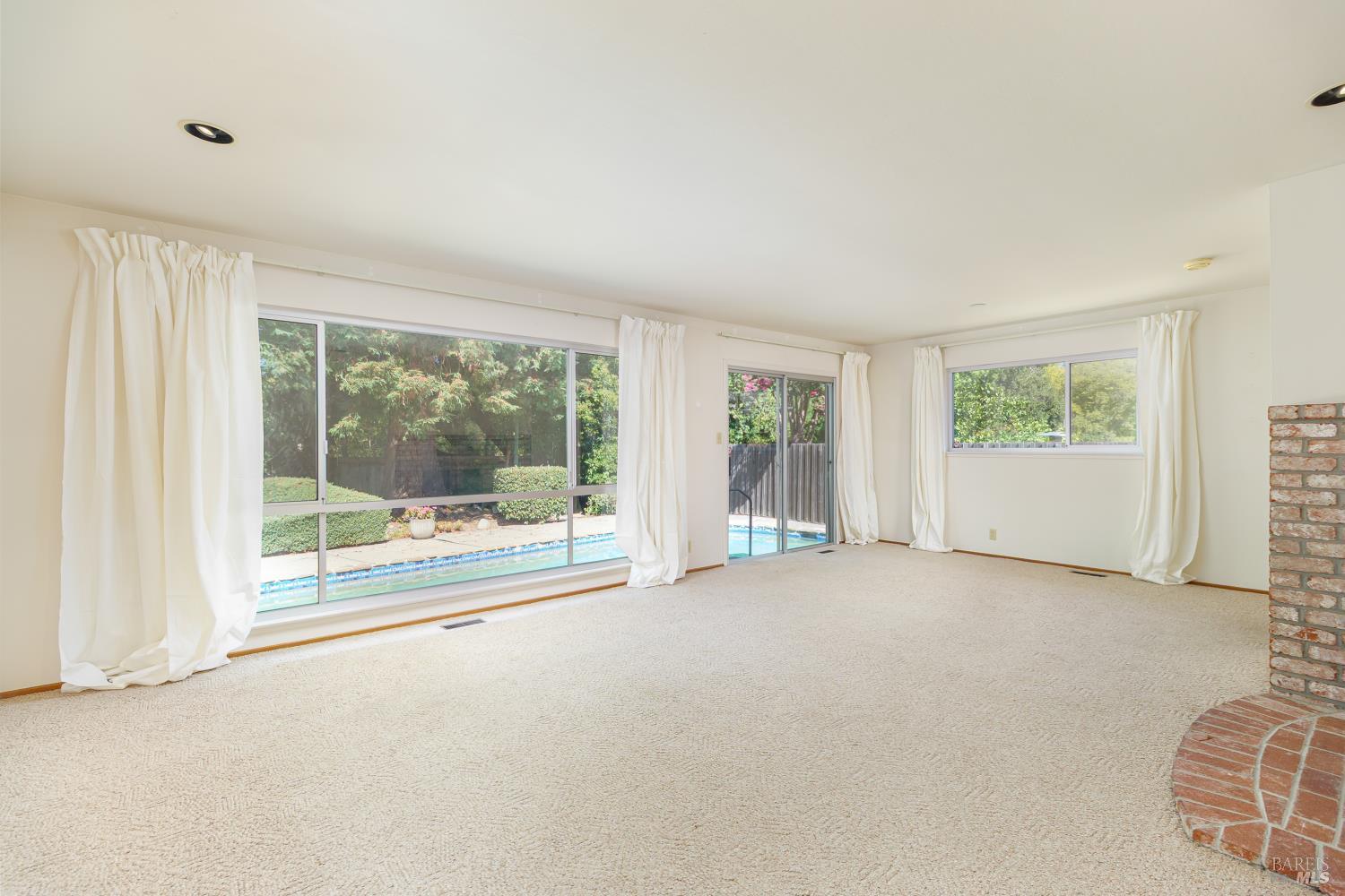 Detail Gallery Image 2 of 25 For 432 Calle De La Mesa Unkn, Novato,  CA 94949 - 4 Beds | 3/1 Baths