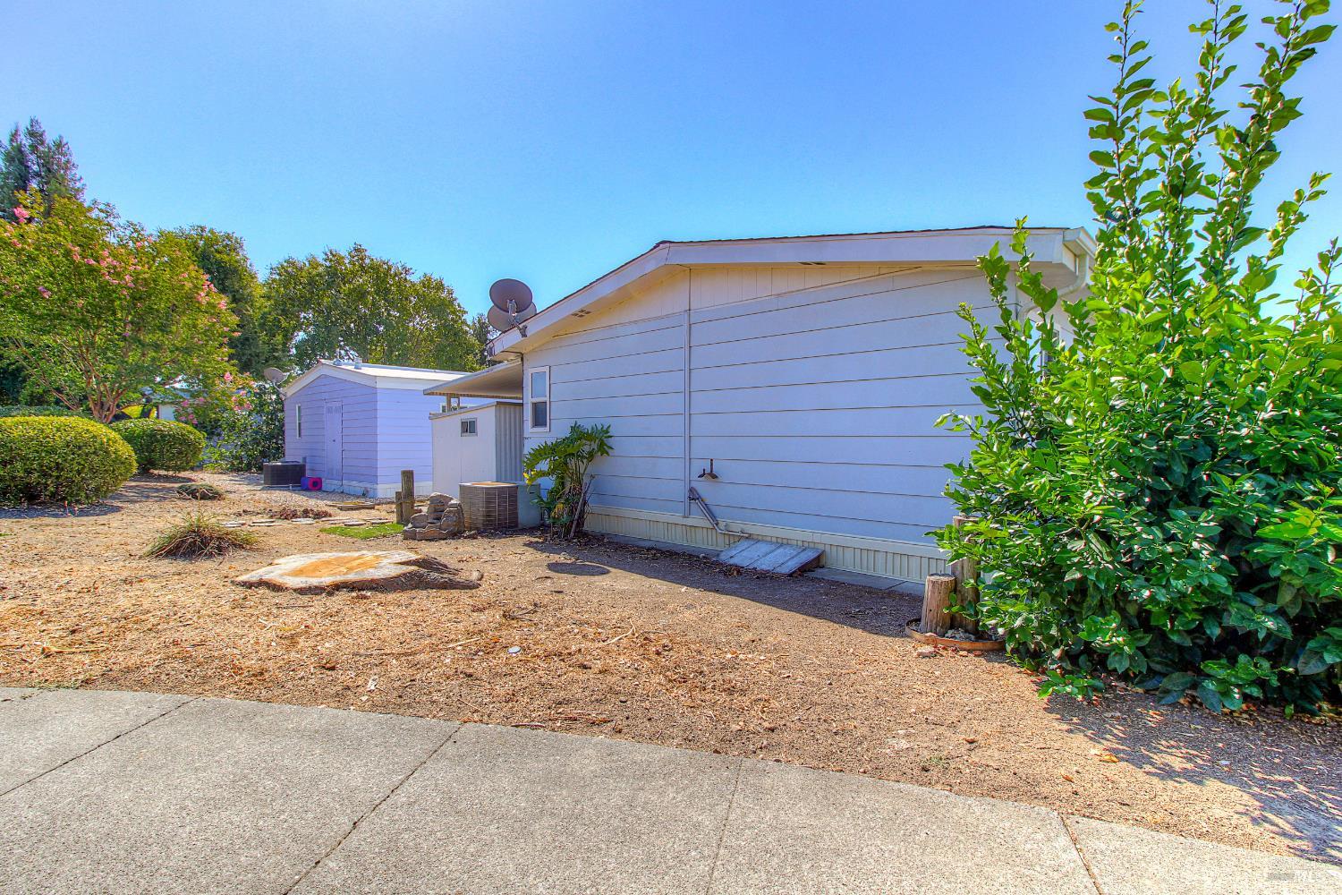 Detail Gallery Image 9 of 30 For 213 Monarch Ct, Santa Rosa,  CA 95401 - 2 Beds | 2 Baths