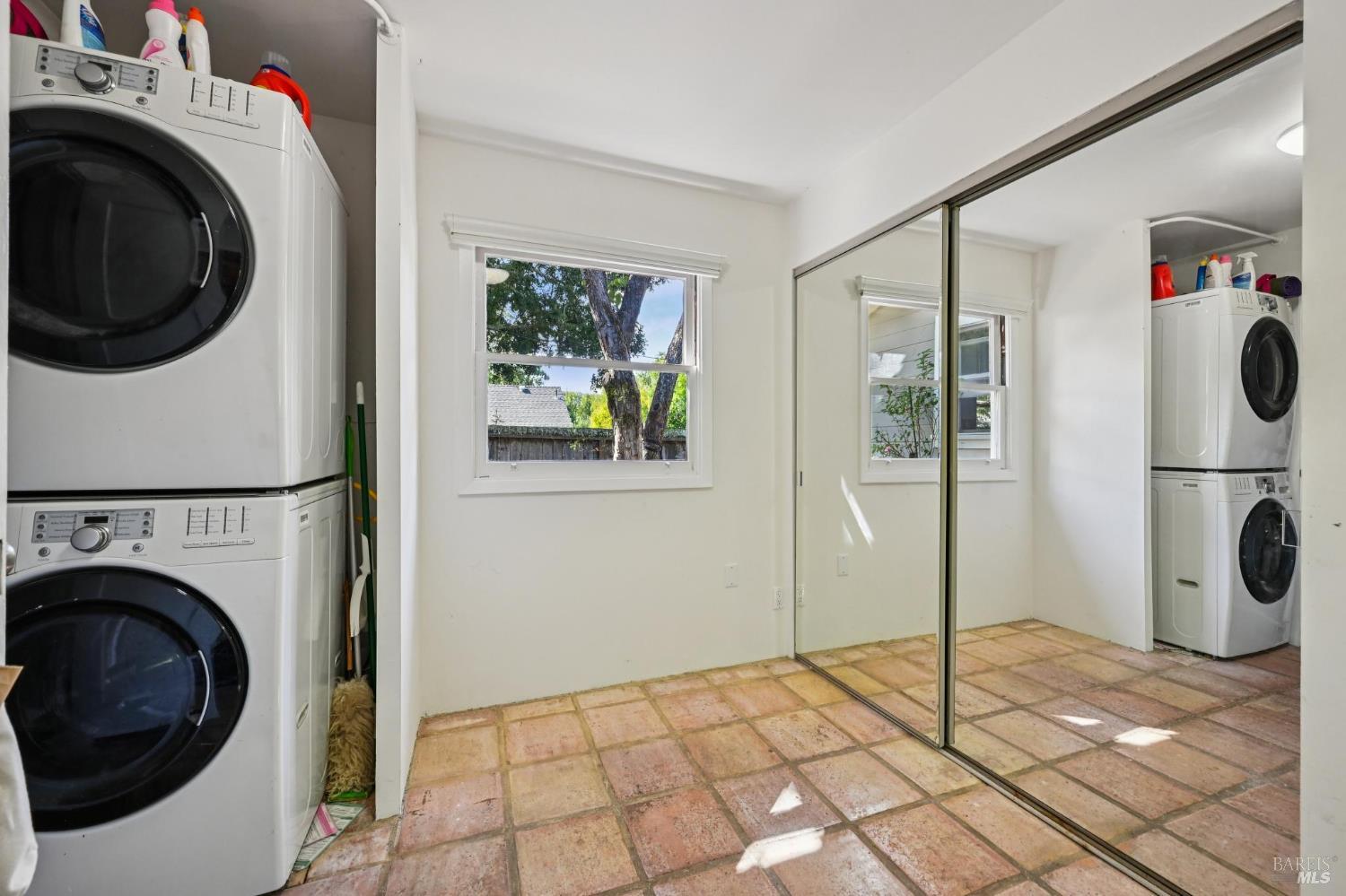 Detail Gallery Image 24 of 39 For 211 the Alameda Unkn, San Anselmo,  CA 94960 - 2 Beds | 2 Baths