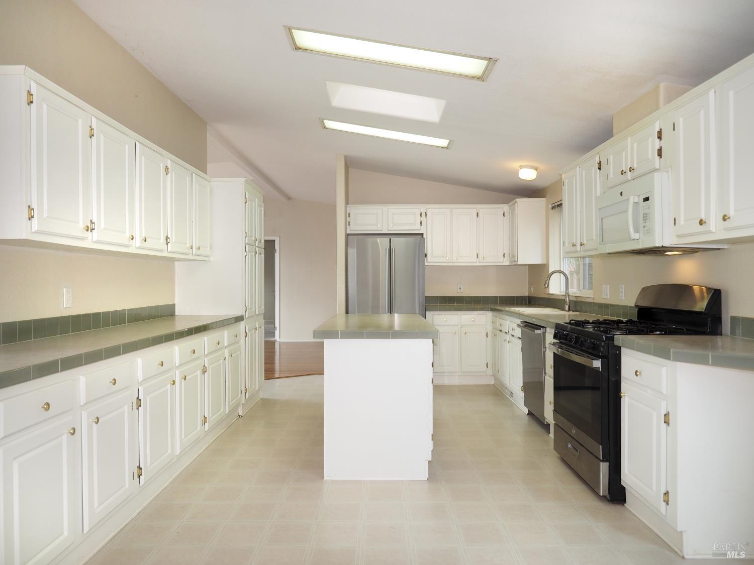 Detail Gallery Image 13 of 50 For 115 School House Ln, Geyserville,  CA 95441 - 3 Beds | 2 Baths