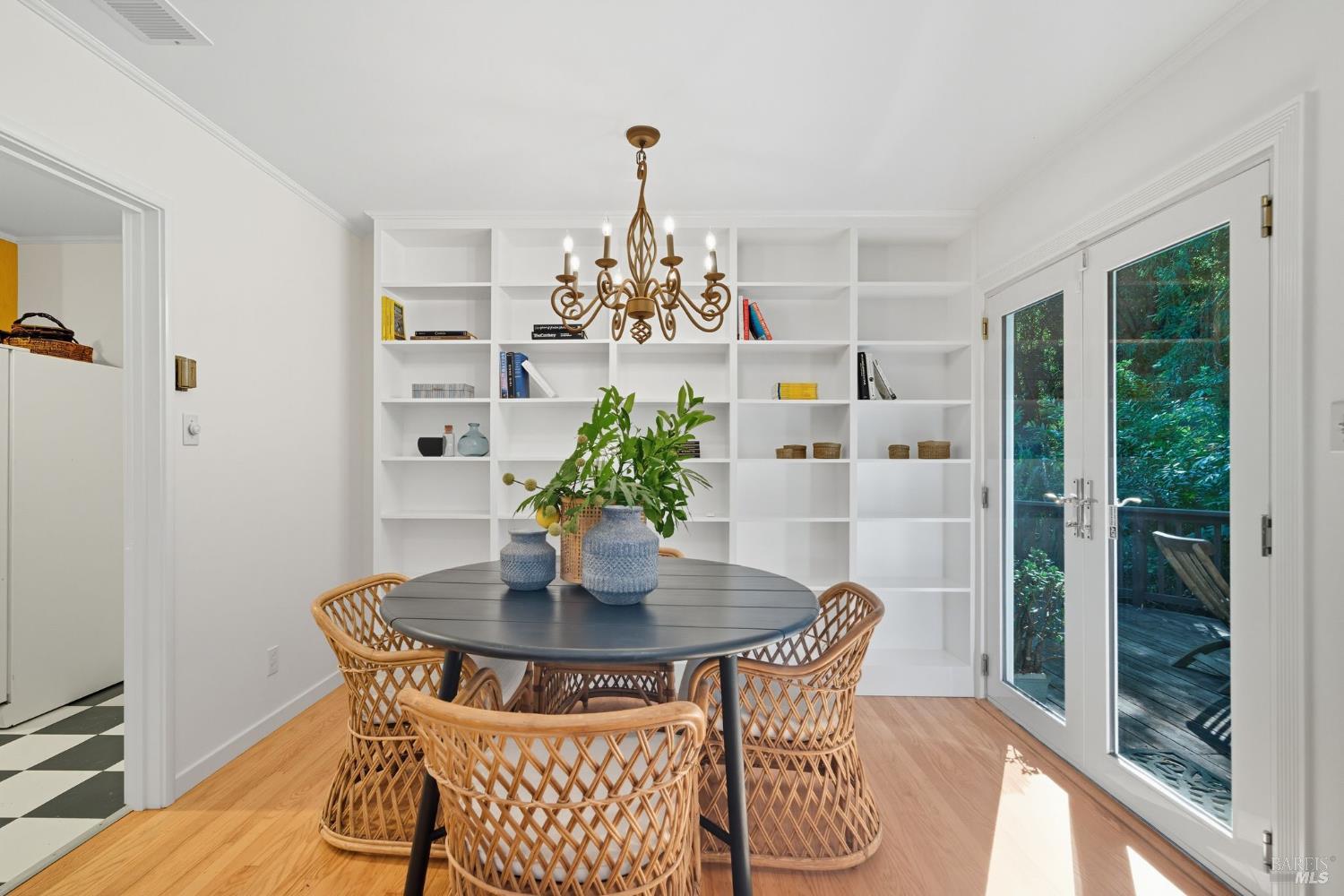 Detail Gallery Image 14 of 60 For 39 Bridge Rd, Larkspur,  CA 94939 - 2 Beds | 1/1 Baths