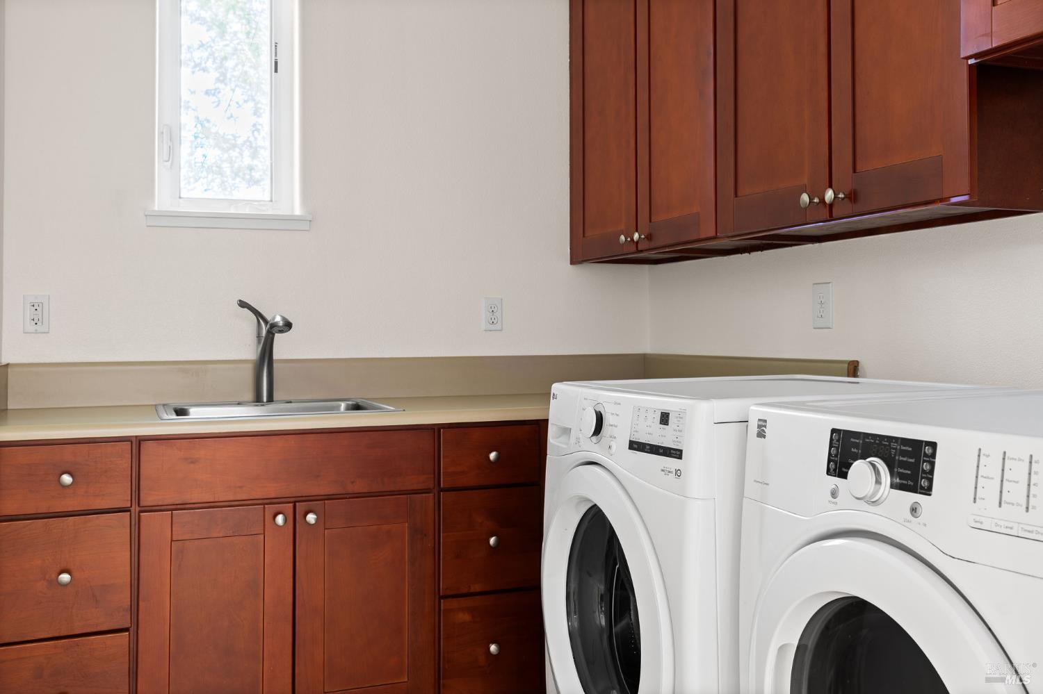 Detail Gallery Image 16 of 50 For 58 Randolph St, Napa,  CA 94559 - 4 Beds | 4/1 Baths