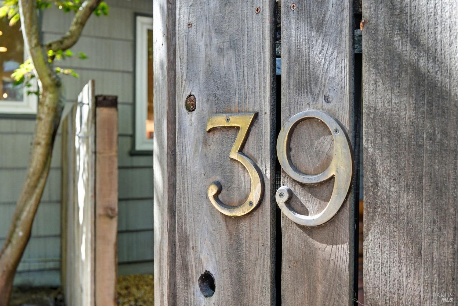 Detail Gallery Image 55 of 60 For 39 Bridge Rd, Larkspur,  CA 94939 - 2 Beds | 1/1 Baths