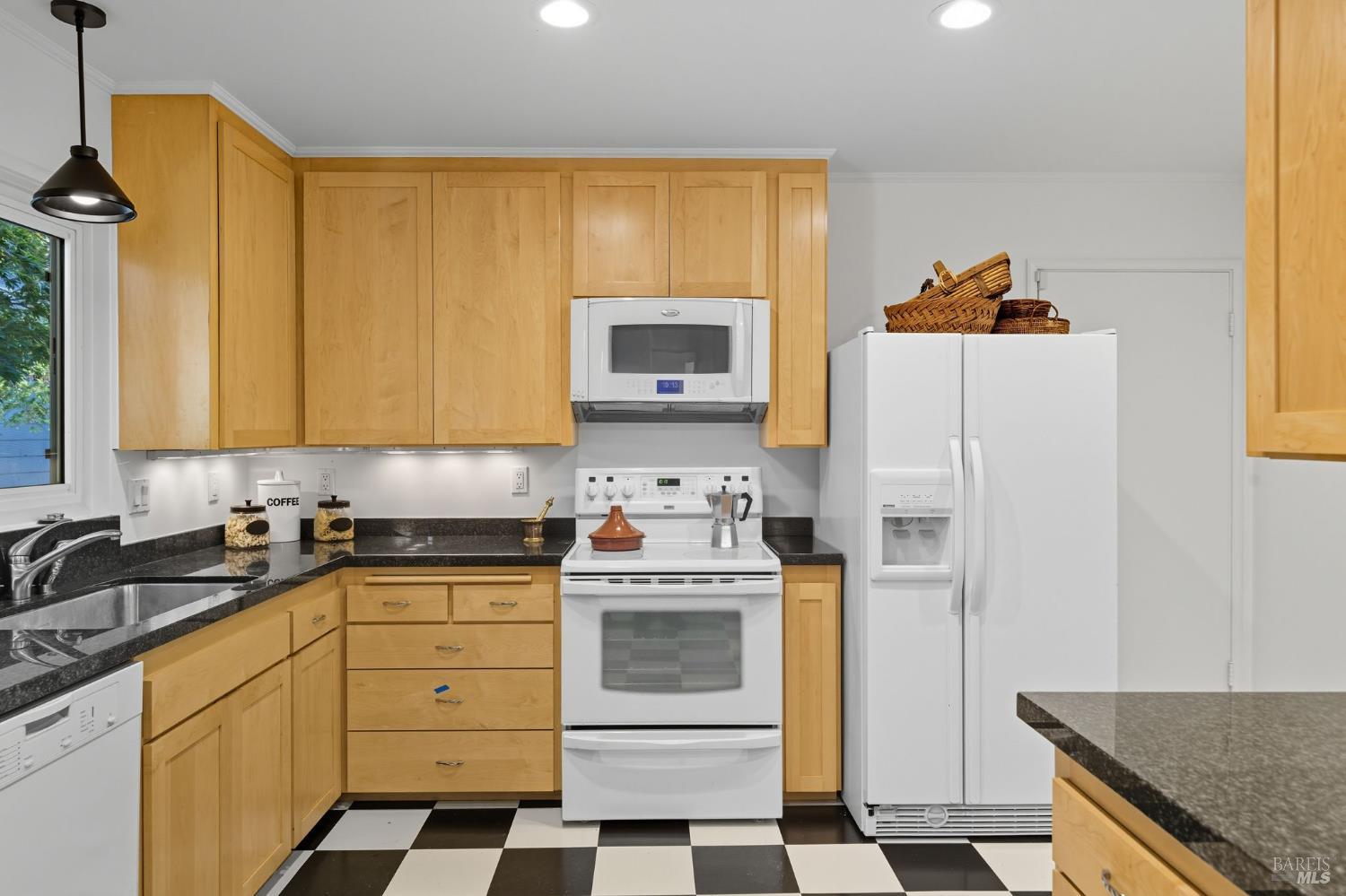 Detail Gallery Image 6 of 60 For 39 Bridge Rd, Larkspur,  CA 94939 - 2 Beds | 1/1 Baths