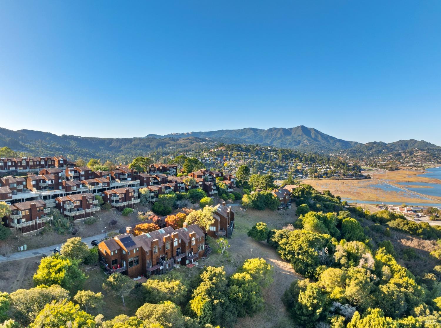 Detail Gallery Image 49 of 51 For 204 Bay Vista Cir, Sausalito,  CA 94965 - 2 Beds | 2 Baths