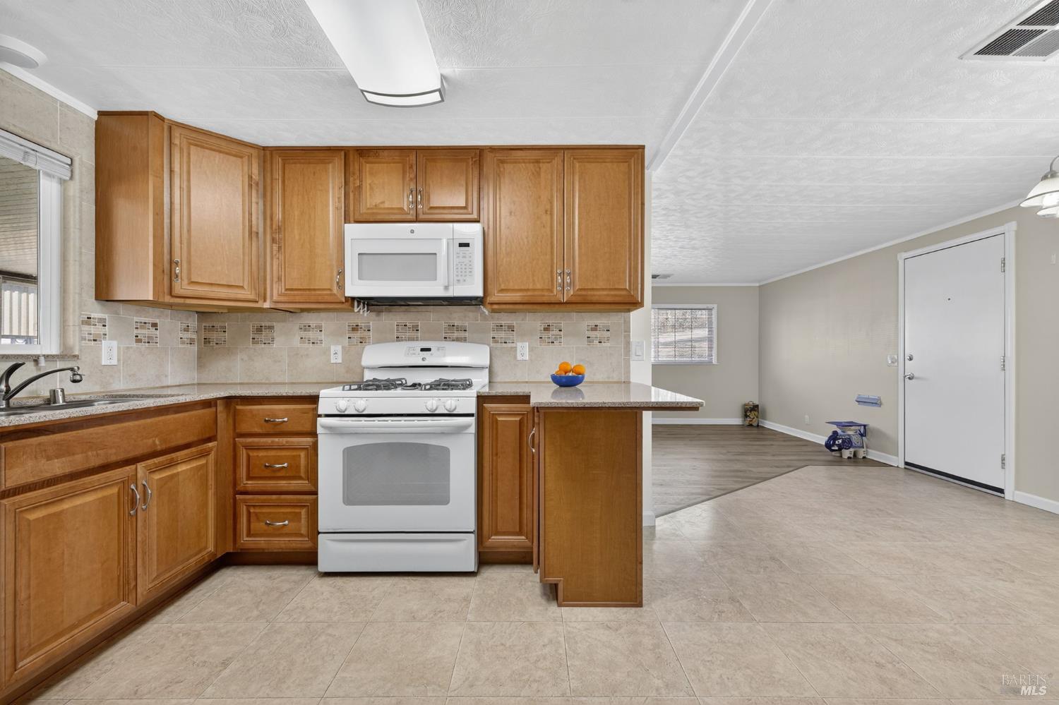 Detail Gallery Image 8 of 31 For 91 Westgate Cir, Santa Rosa,  CA 95401 - 2 Beds | 2 Baths