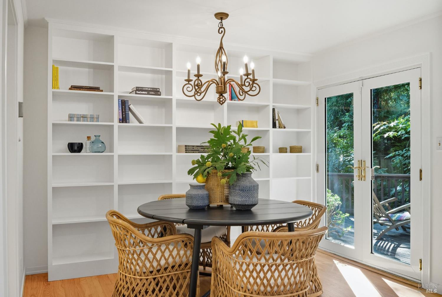 Detail Gallery Image 17 of 60 For 39 Bridge Rd, Larkspur,  CA 94939 - 2 Beds | 1/1 Baths