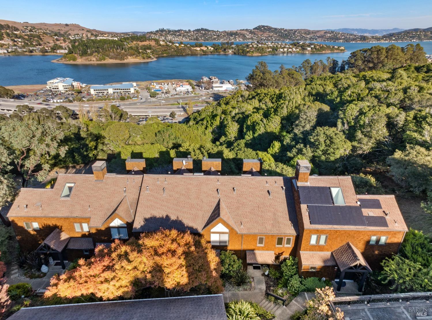 Detail Gallery Image 2 of 51 For 204 Bay Vista Cir, Sausalito,  CA 94965 - 2 Beds | 2 Baths