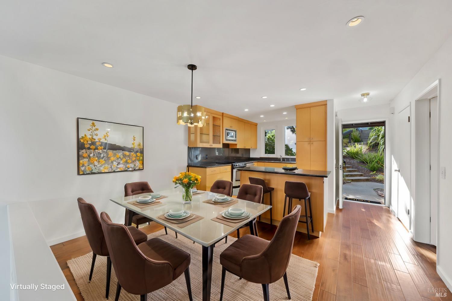 Detail Gallery Image 8 of 51 For 204 Bay Vista Cir, Sausalito,  CA 94965 - 2 Beds | 2 Baths