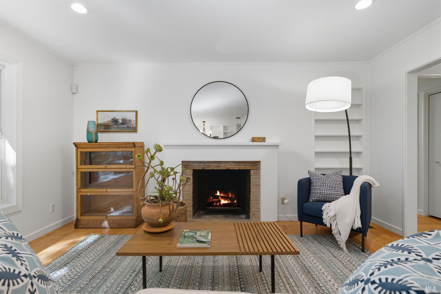 Detail Gallery Image 2 of 60 For 39 Bridge Rd, Larkspur,  CA 94939 - 2 Beds | 1/1 Baths