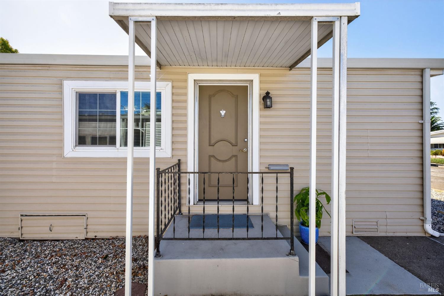 Detail Gallery Image 4 of 31 For 91 Westgate Cir, Santa Rosa,  CA 95401 - 2 Beds | 2 Baths