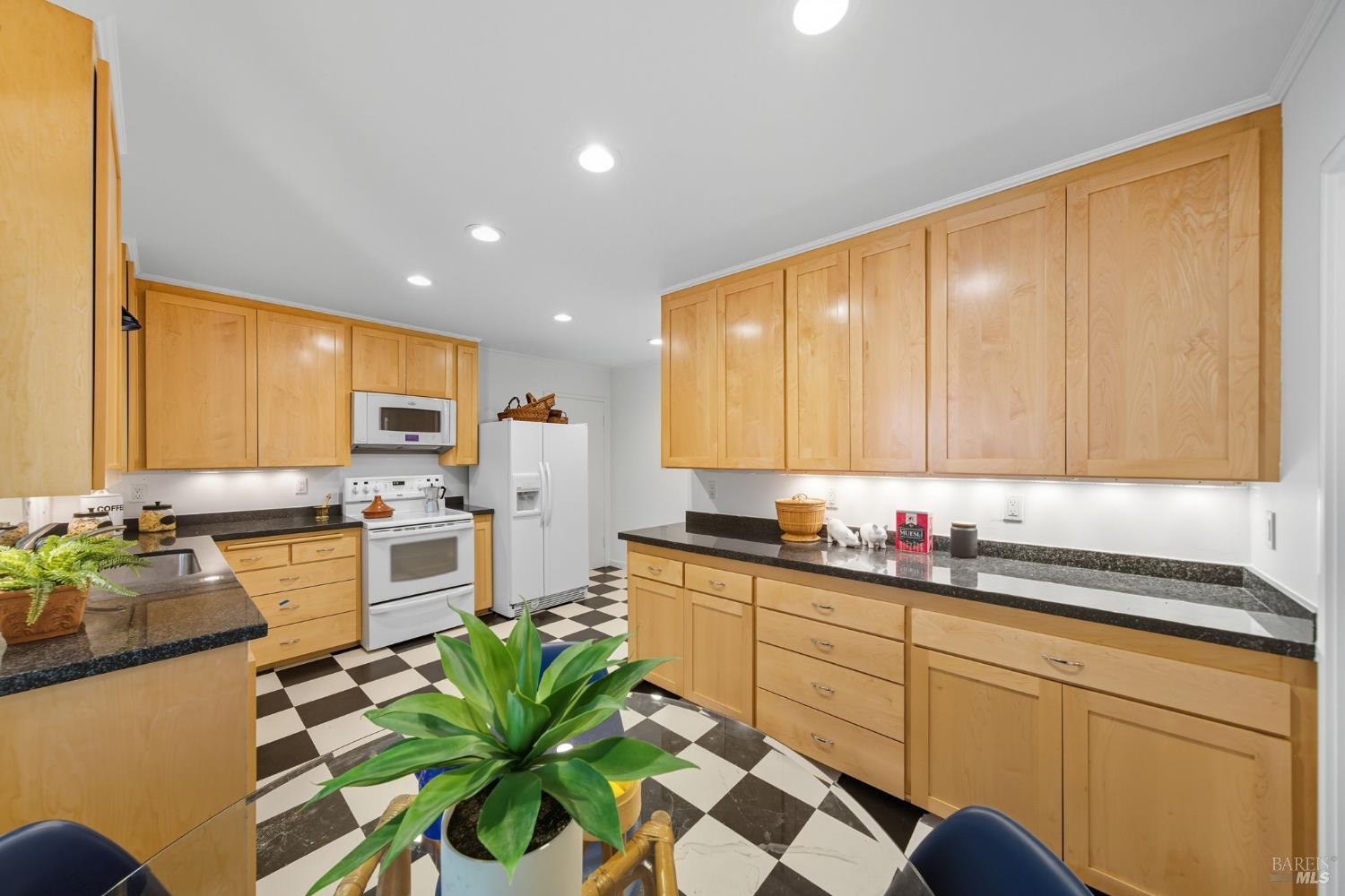 Detail Gallery Image 5 of 60 For 39 Bridge Rd, Larkspur,  CA 94939 - 2 Beds | 1/1 Baths