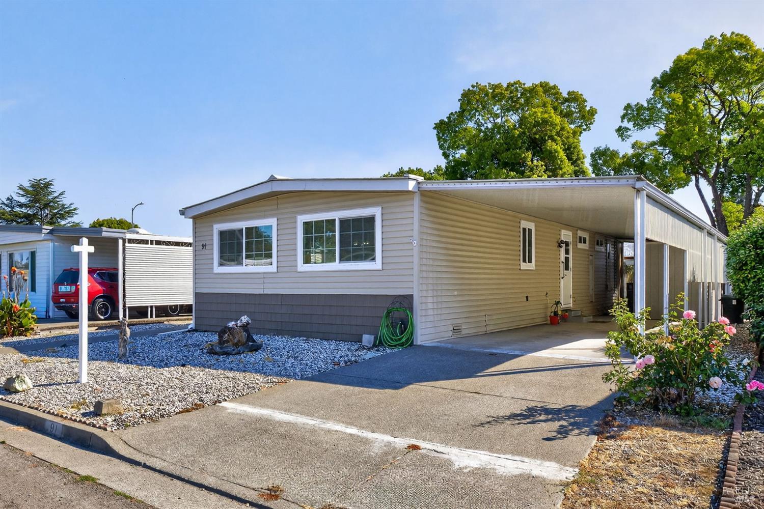 Detail Gallery Image 2 of 31 For 91 Westgate Cir, Santa Rosa,  CA 95401 - 2 Beds | 2 Baths