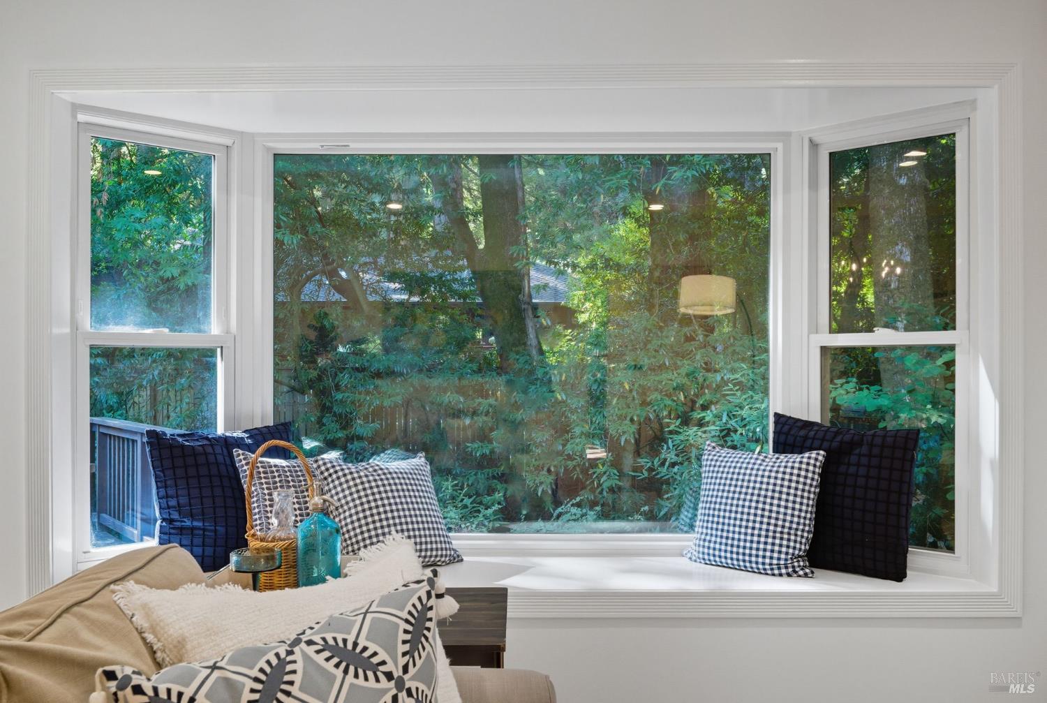 Detail Gallery Image 18 of 60 For 39 Bridge Rd, Larkspur,  CA 94939 - 2 Beds | 1/1 Baths