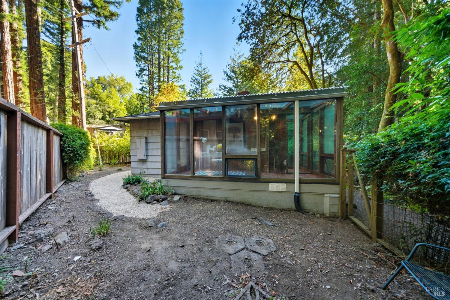 Detail Gallery Image 35 of 60 For 39 Bridge Rd, Larkspur,  CA 94939 - 2 Beds | 1/1 Baths