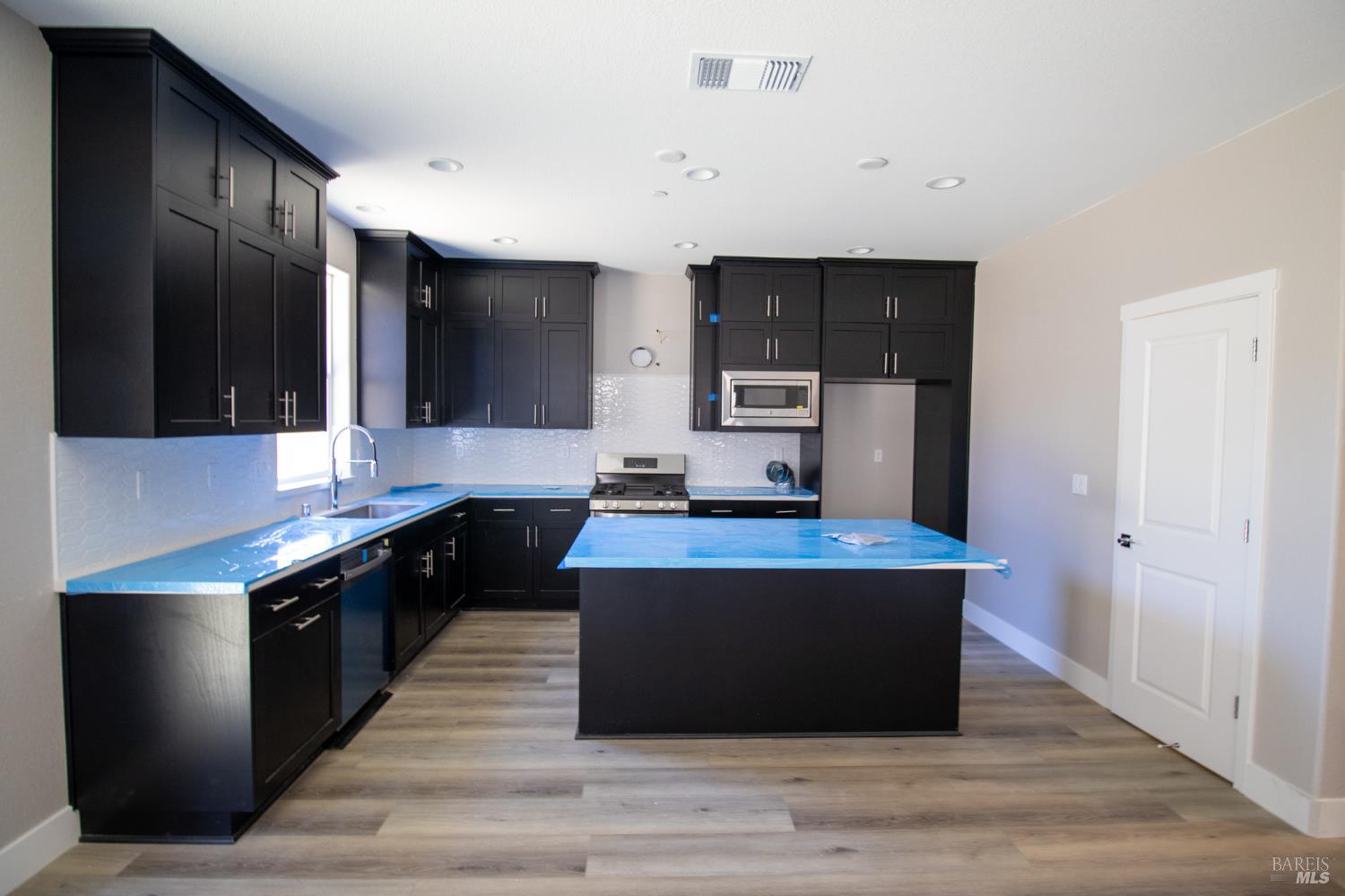 Detail Gallery Image 4 of 25 For 51 Denova Ln, Martinez,  CA 94553 - 4 Beds | 3 Baths