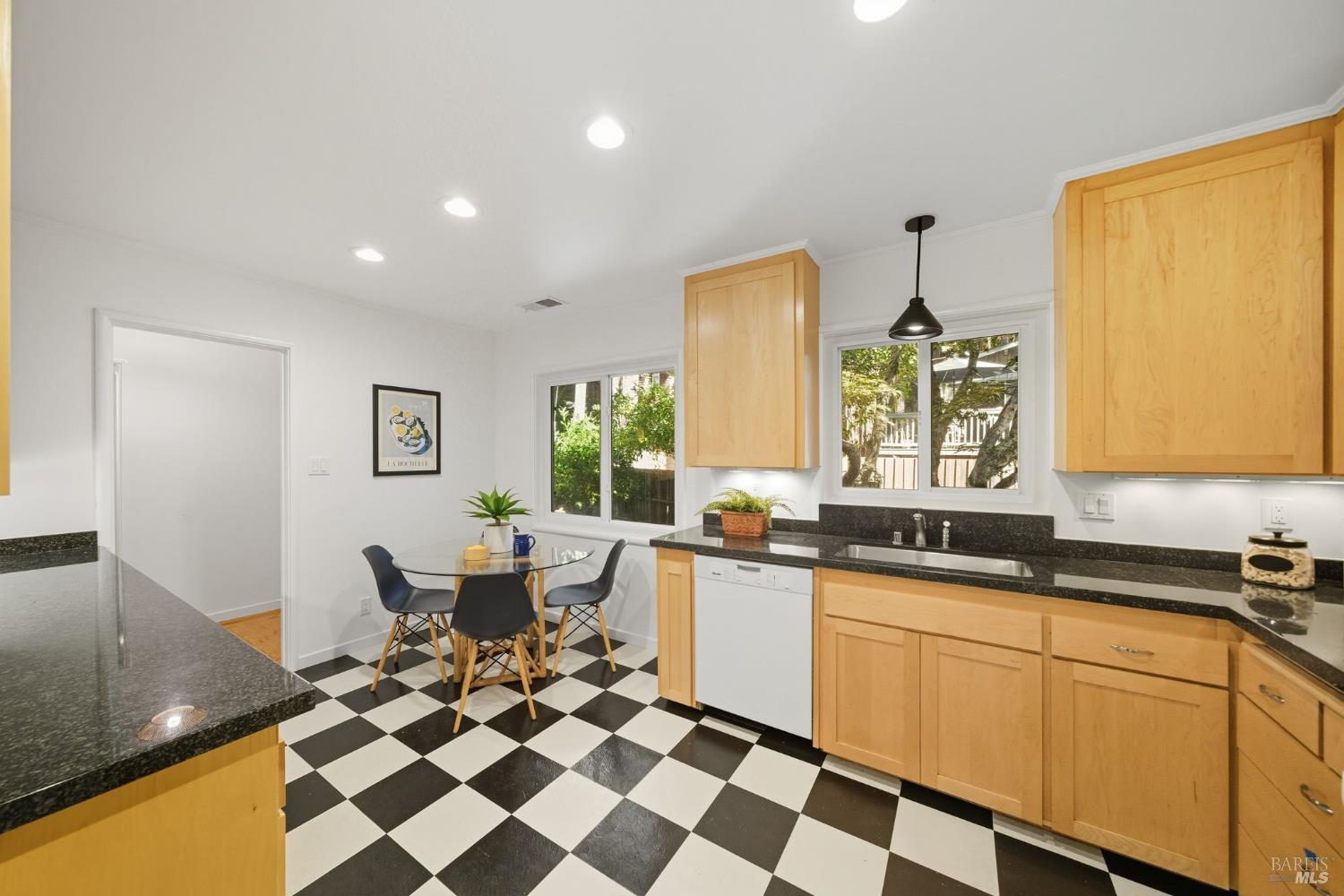 Detail Gallery Image 8 of 60 For 39 Bridge Rd, Larkspur,  CA 94939 - 2 Beds | 1/1 Baths