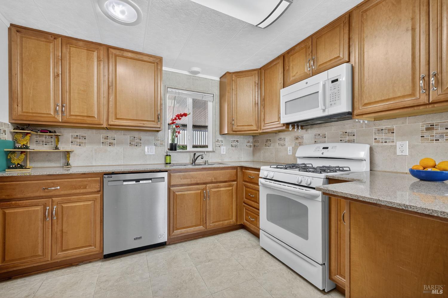 Detail Gallery Image 9 of 31 For 91 Westgate Cir, Santa Rosa,  CA 95401 - 2 Beds | 2 Baths