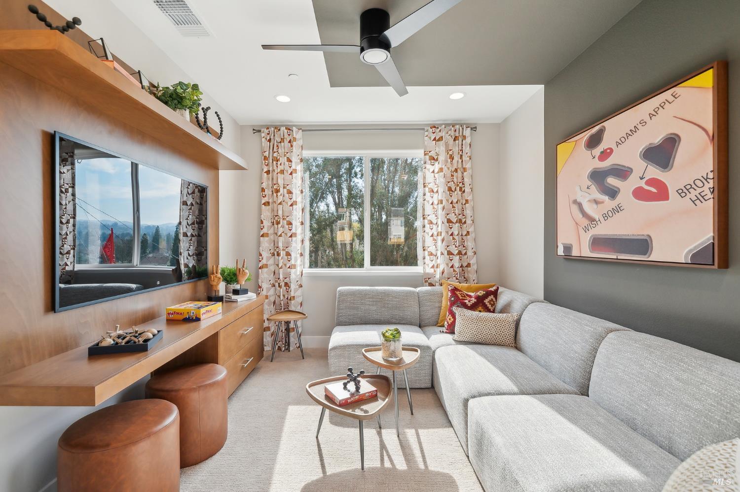 Detail Gallery Image 13 of 25 For 51 Denova Ln, Martinez,  CA 94553 - 4 Beds | 3 Baths