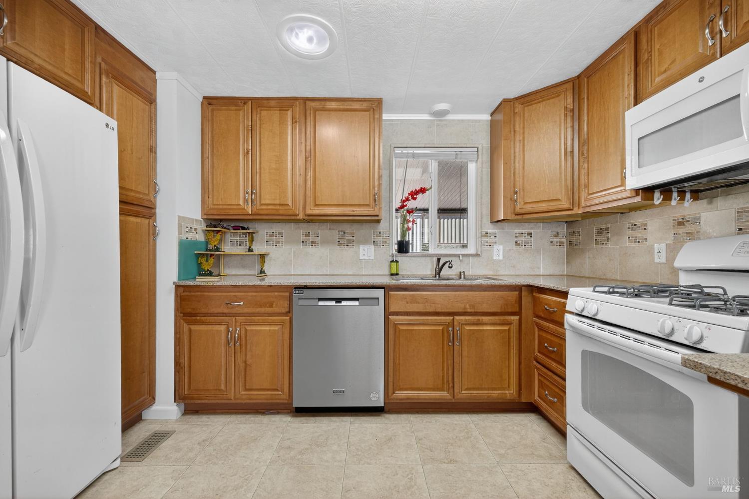 Detail Gallery Image 10 of 31 For 91 Westgate Cir, Santa Rosa,  CA 95401 - 2 Beds | 2 Baths