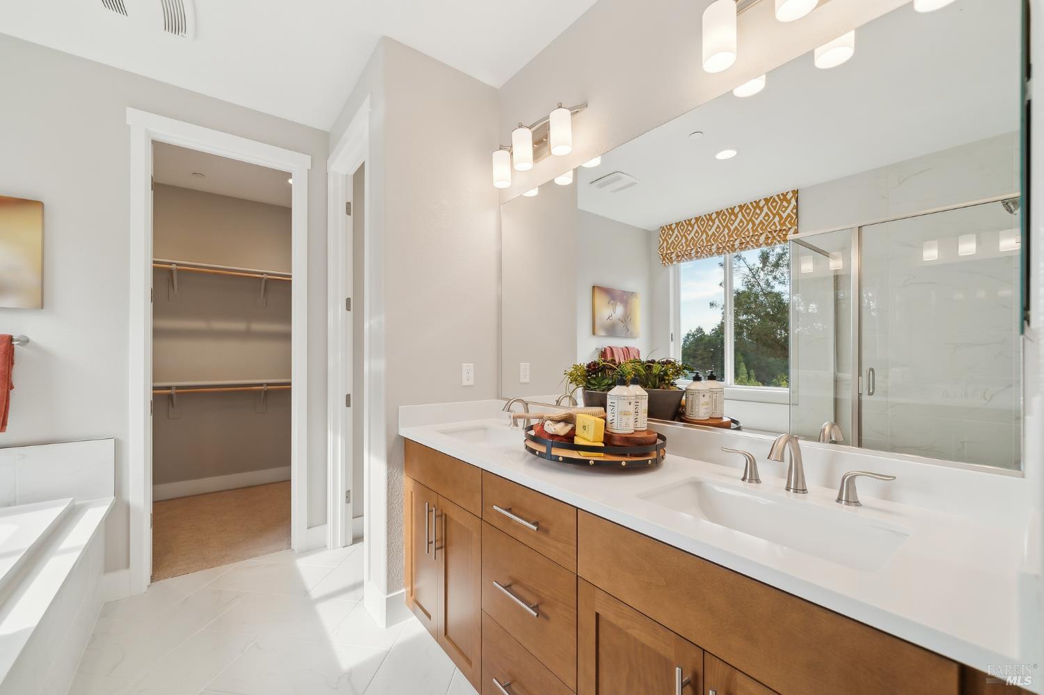 Detail Gallery Image 19 of 25 For 51 Denova Ln, Martinez,  CA 94553 - 4 Beds | 3 Baths