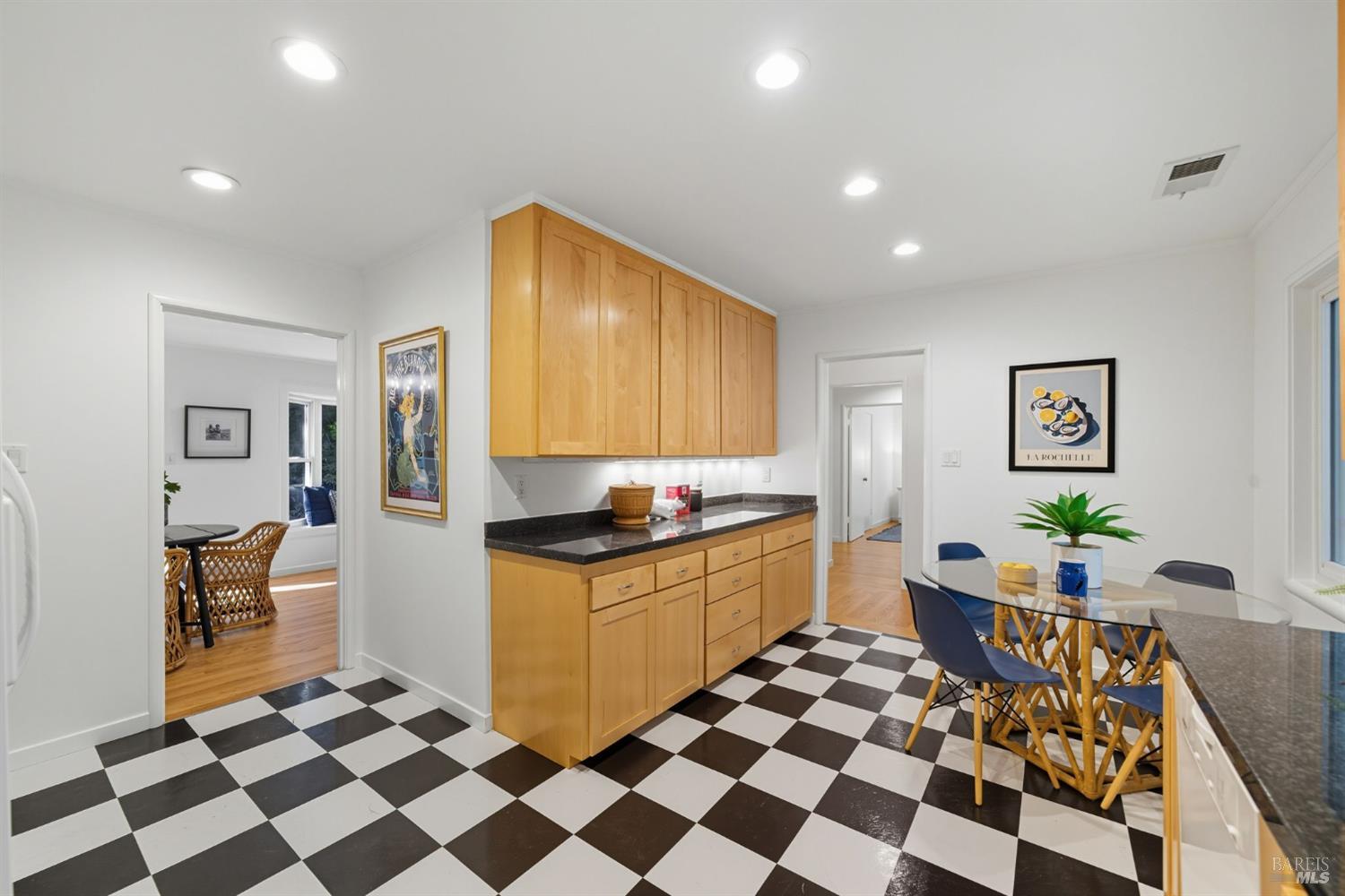 Detail Gallery Image 9 of 60 For 39 Bridge Rd, Larkspur,  CA 94939 - 2 Beds | 1/1 Baths