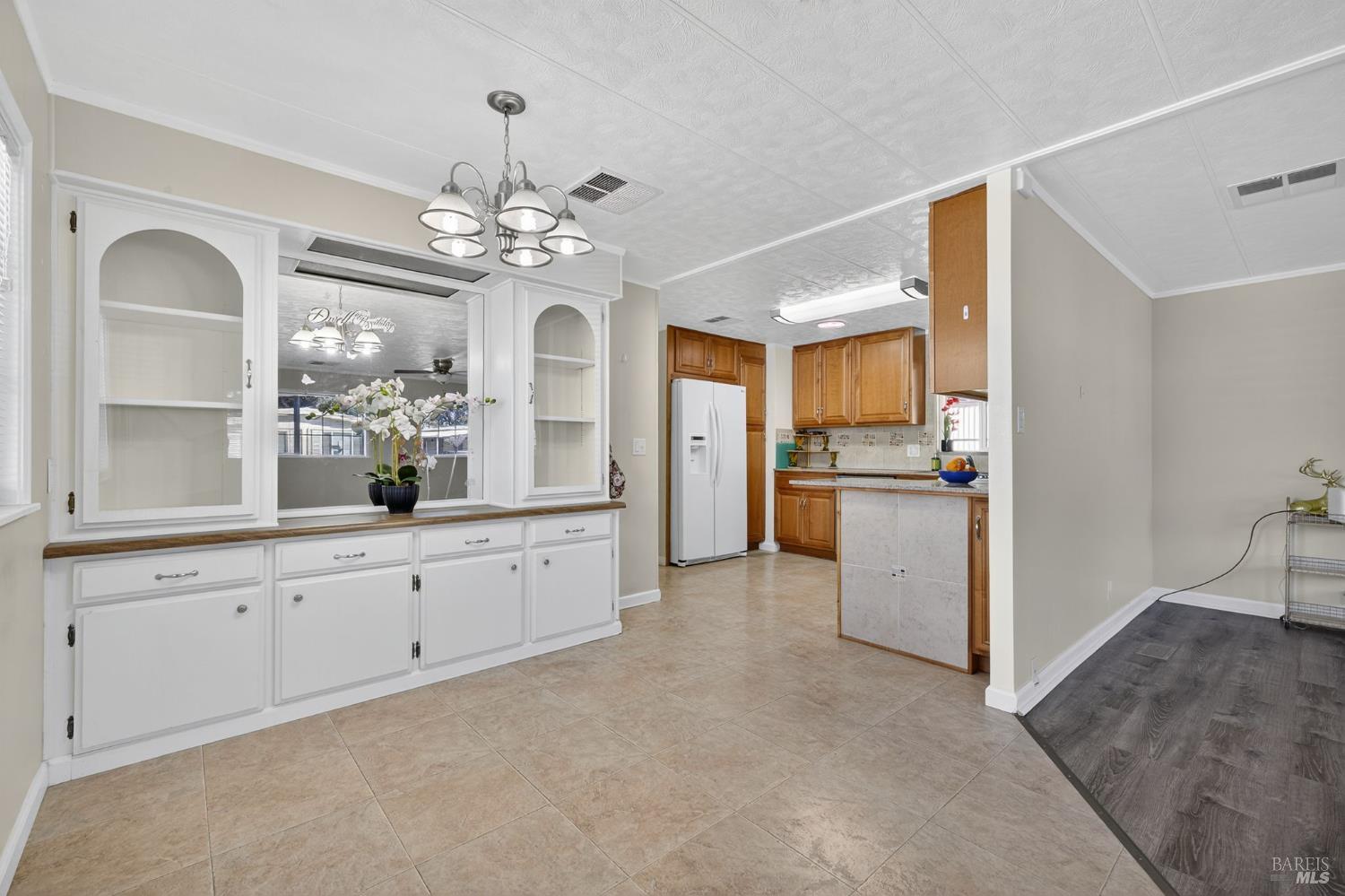 Detail Gallery Image 6 of 31 For 91 Westgate Cir, Santa Rosa,  CA 95401 - 2 Beds | 2 Baths